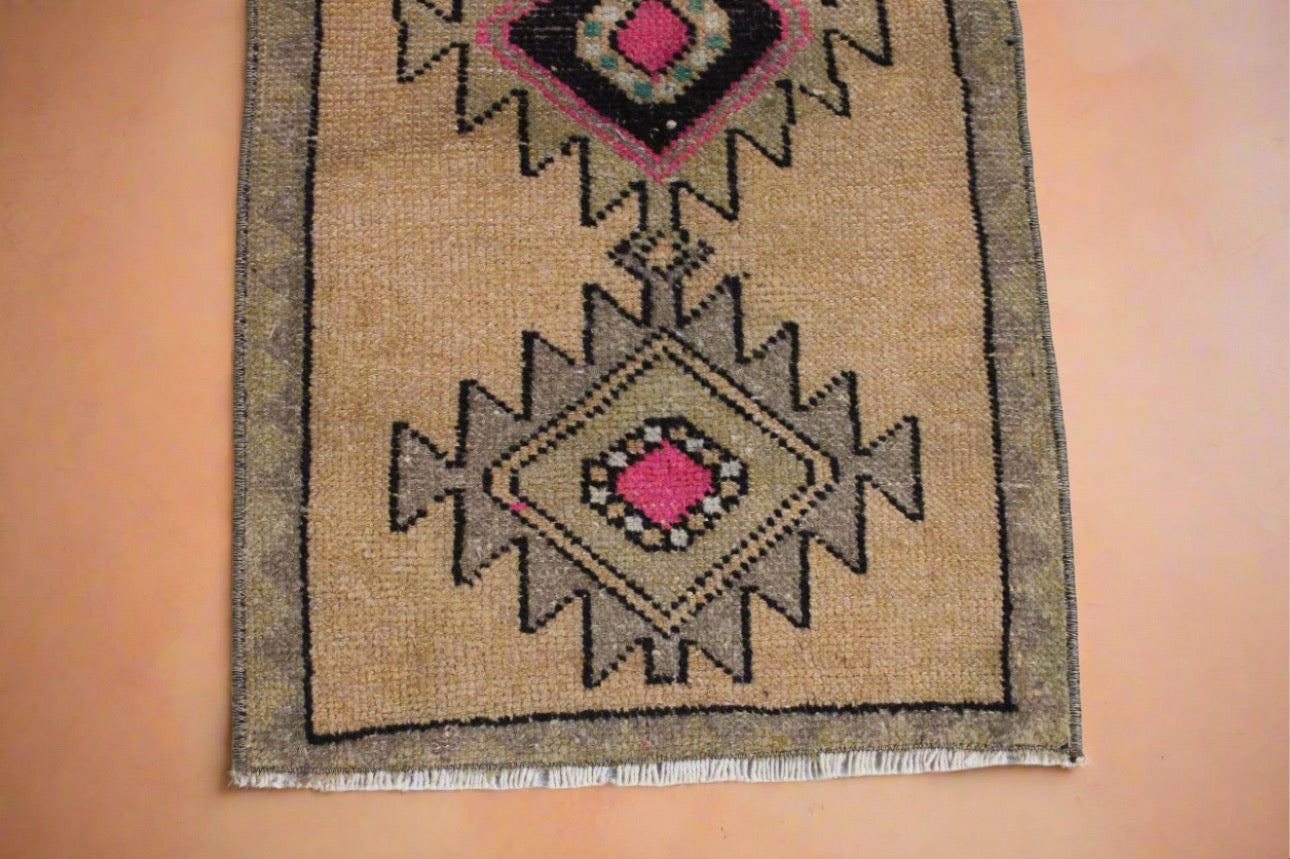 "Daisy Jones" Vintage Oushak Rug •1.6 x 3ft