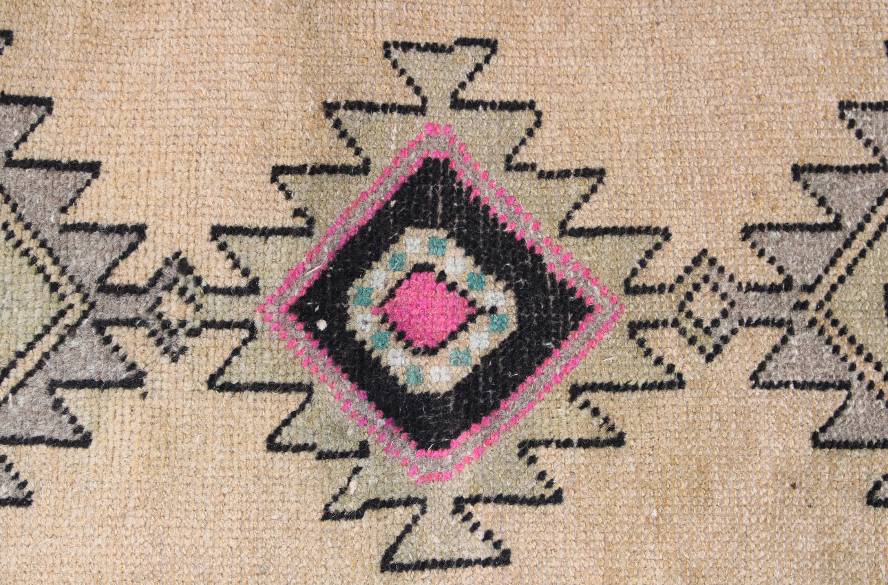 "Daisy Jones" Vintage Oushak Rug •1.6 x 3ft