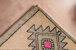 "Daisy Jones" Vintage Oushak Rug •1.6 x 3ft