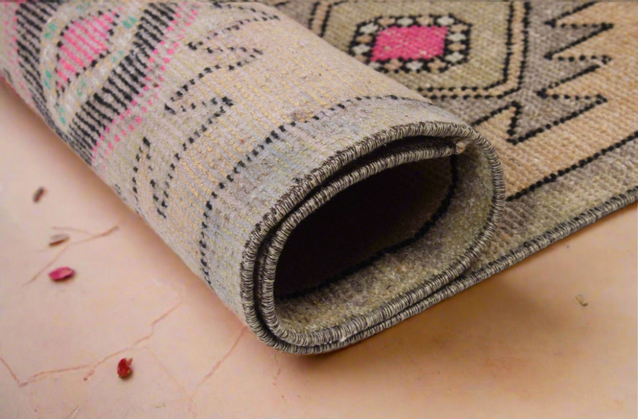 "Daisy Jones" Vintage Oushak Rug •1.6 x 3ft