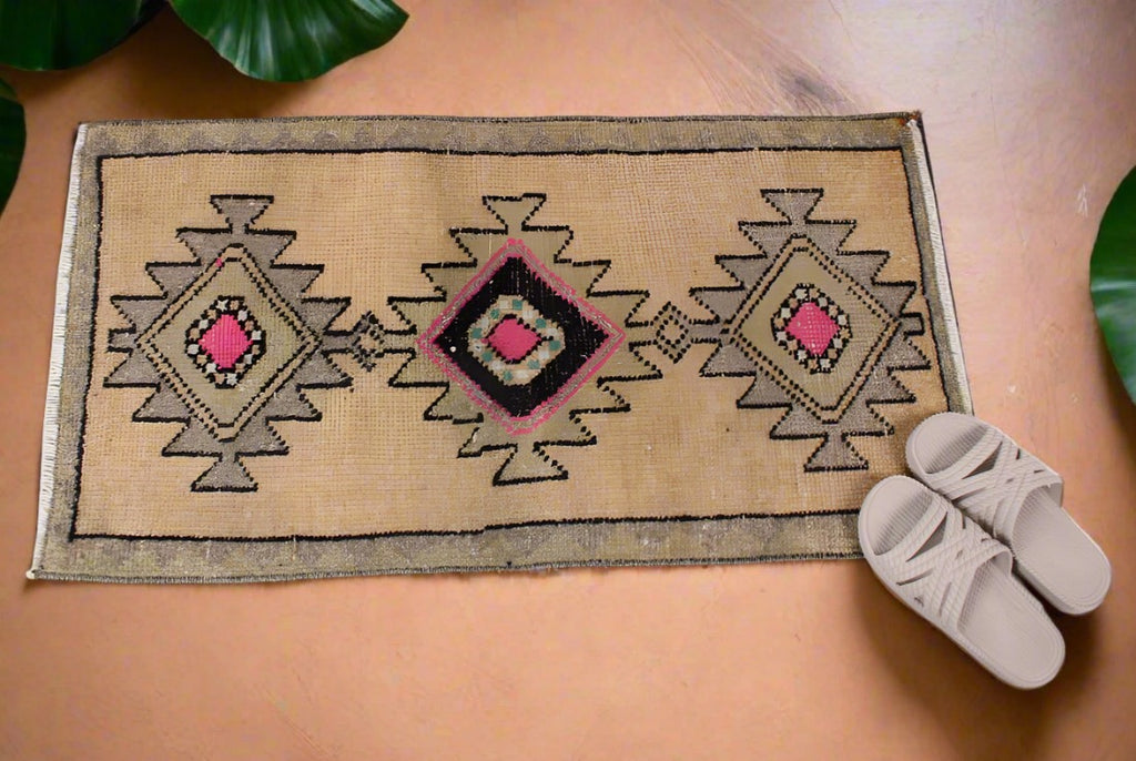 Vintage Turkish rug  - 1.6 x 3ft, perfect for bathroom, kitchen, nursery, laundry room, entryway, front door! 